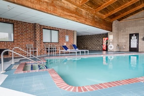 Indoor pool, sun loungers