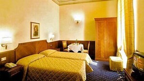 Quadruple Room | Couette en duvet d'oie, minibar, coffres-forts dans les chambres, bureau