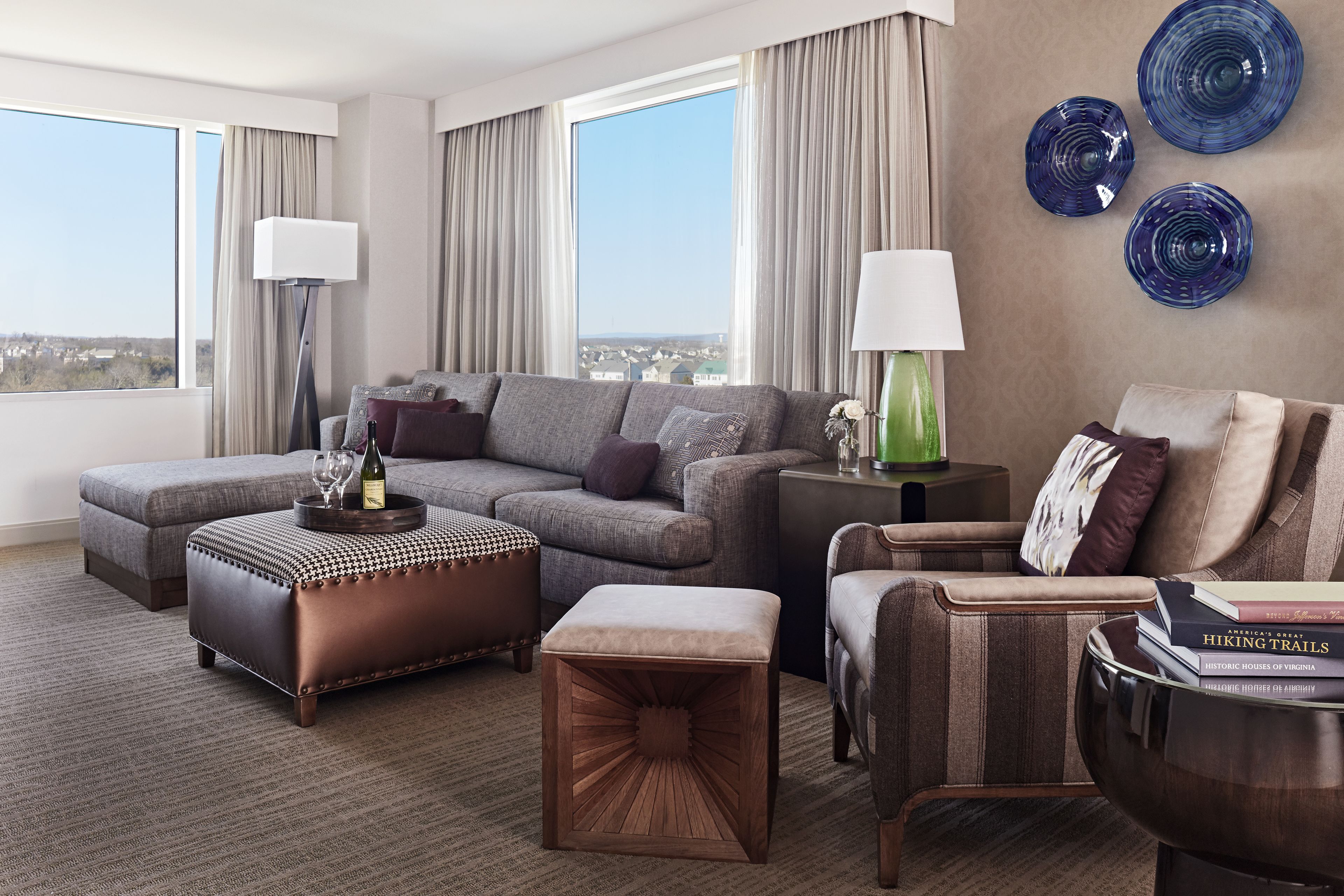 suite (alcove) | living room | 55-inch lcd tv with satellite channels, tv, pay films