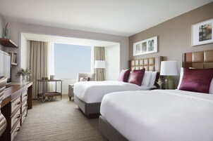 高档床上用品、客房内保险箱、办 公桌、熨斗/熨衣板