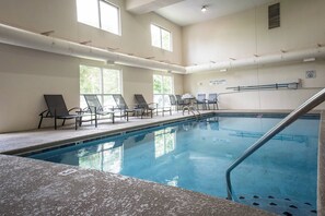 Una piscina cubierta