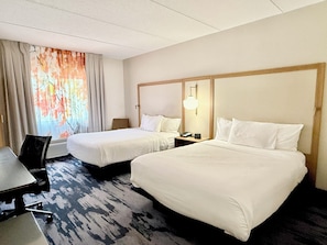 高級寝具、ピロートップベッド、セーフティボックス (室内)、デスク