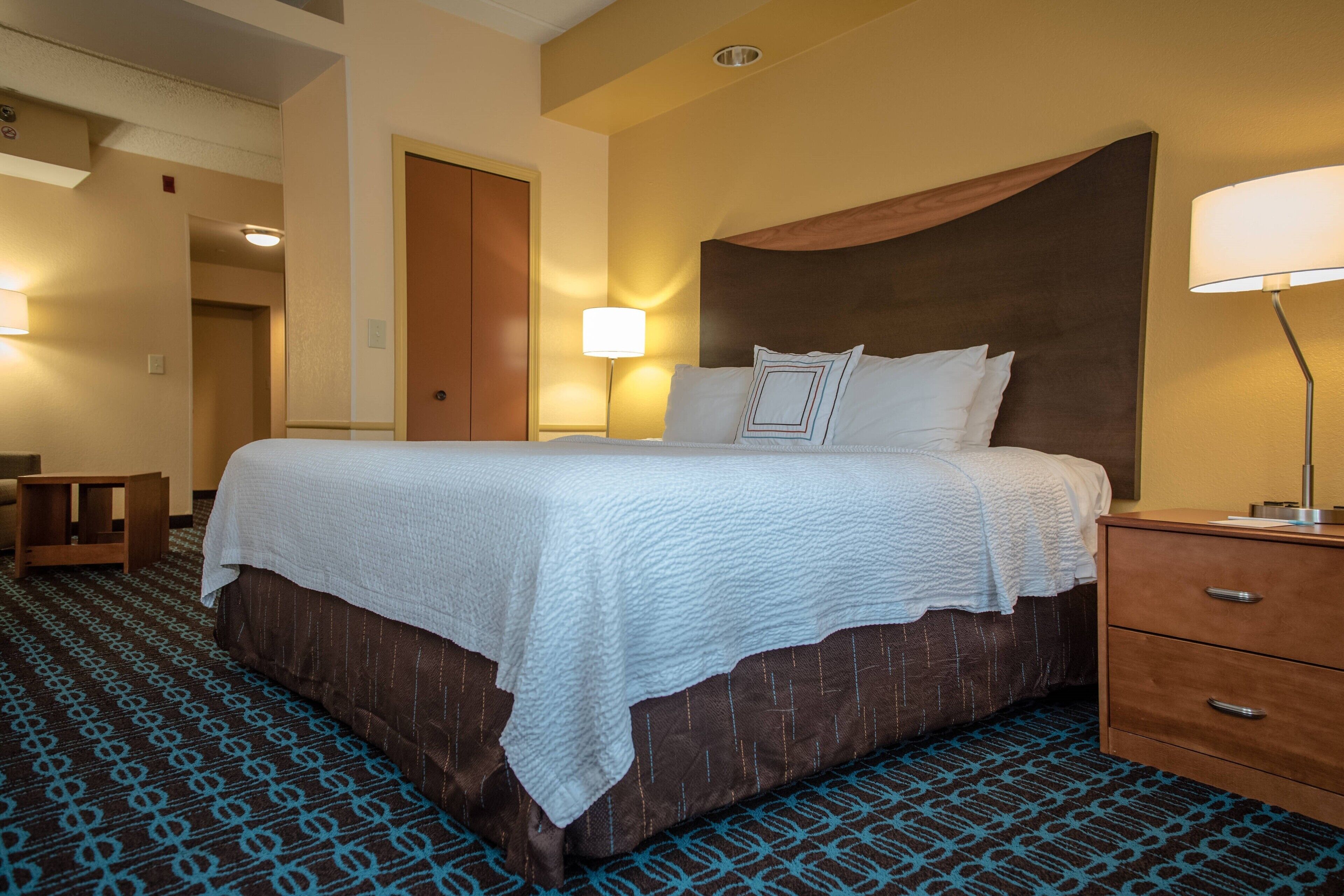 premium bedding, pillow-top beds, in-room safe, desk