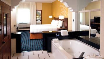 Suite, 1 King Bed with Sofa bed, Hearing Accessible (Accessible Bathtub)