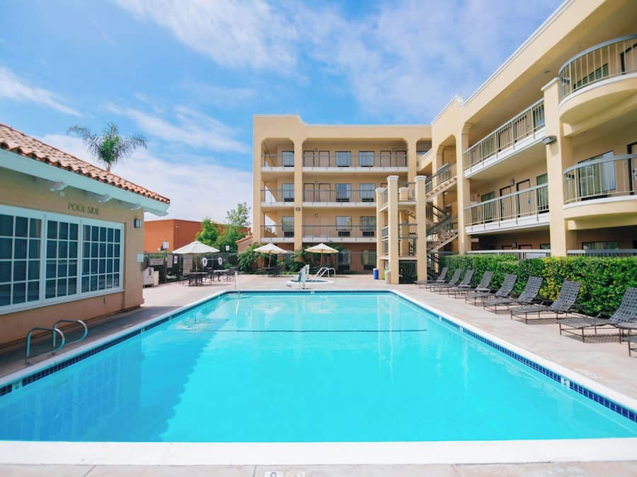 Kolam renang outdoor