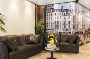 Coin salon dans le hall