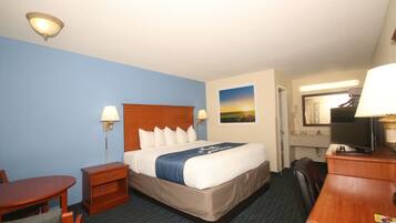 Premium bedding, desk, iron/ironing board, free WiFi