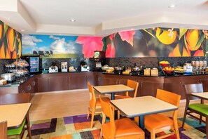 Tägliches inbegriffenes Frühstück zum Mitnehmen