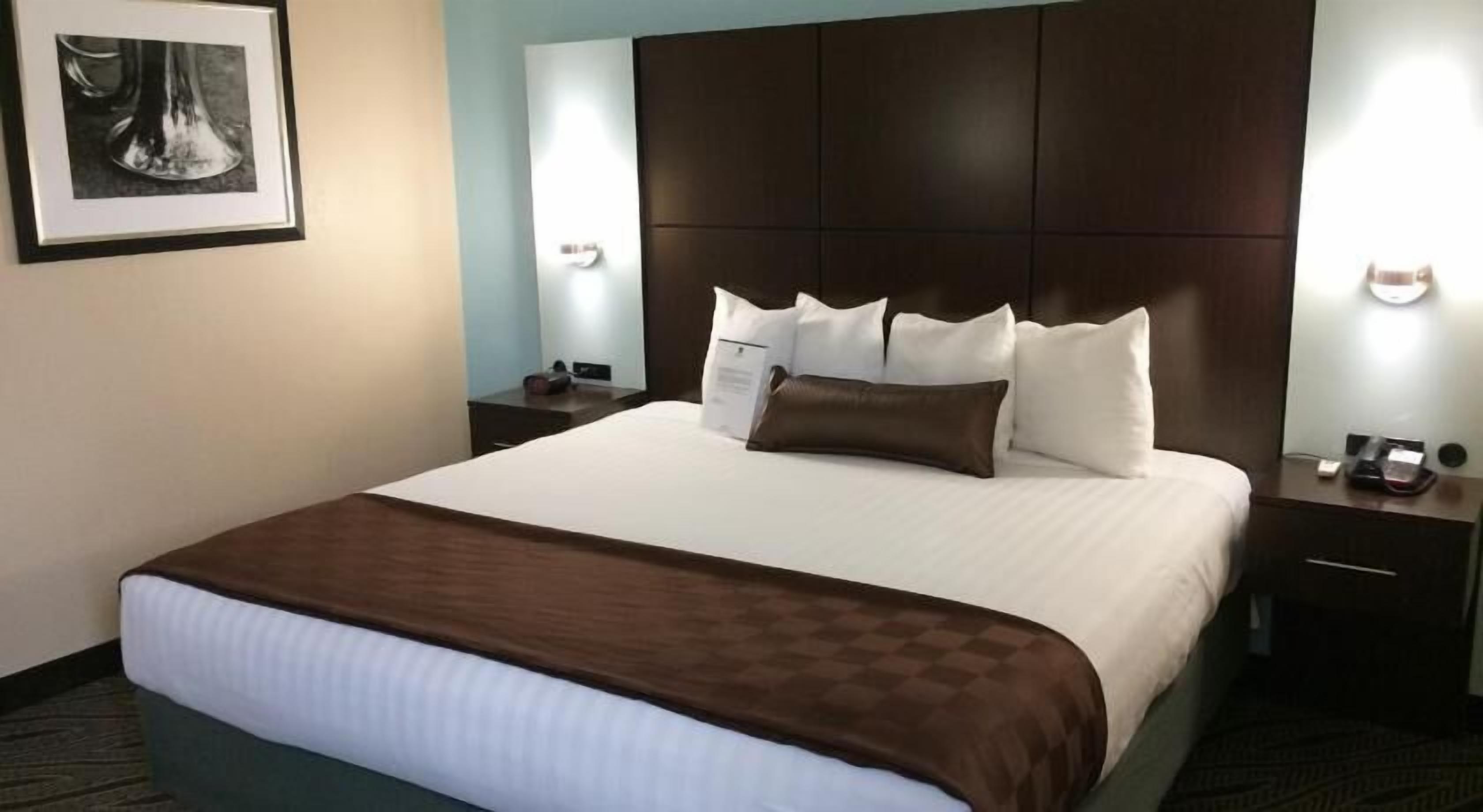 Pillowtop beds, desk, laptop workspace, iron/ironing board