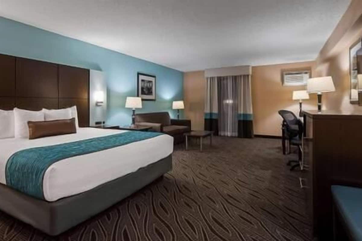 Pillowtop beds, desk, laptop workspace, iron/ironing board