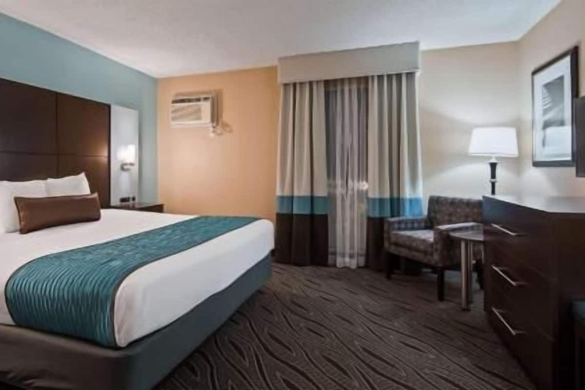 Pillowtop beds, desk, laptop workspace, iron/ironing board