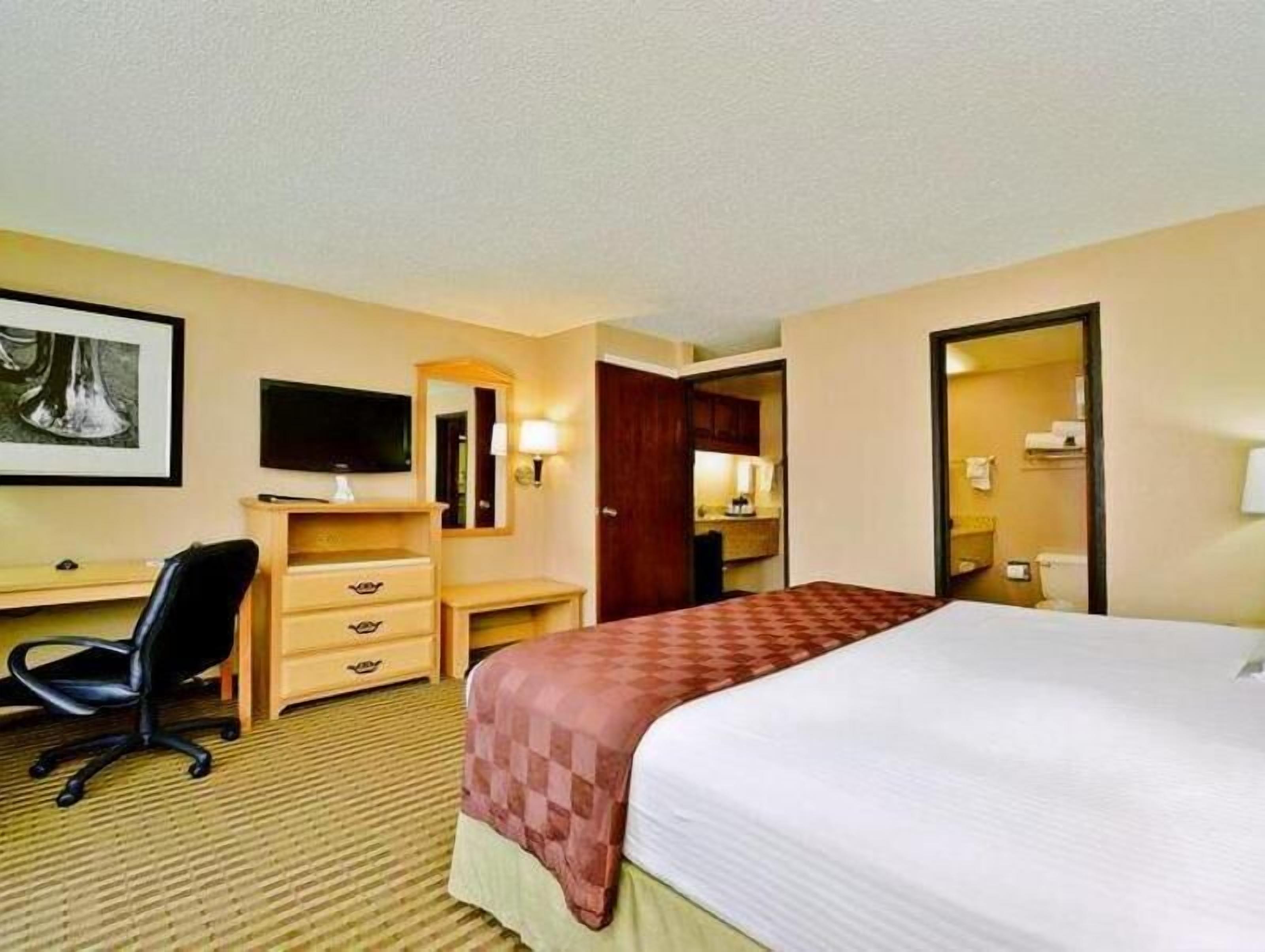 Pillowtop beds, desk, laptop workspace, iron/ironing board