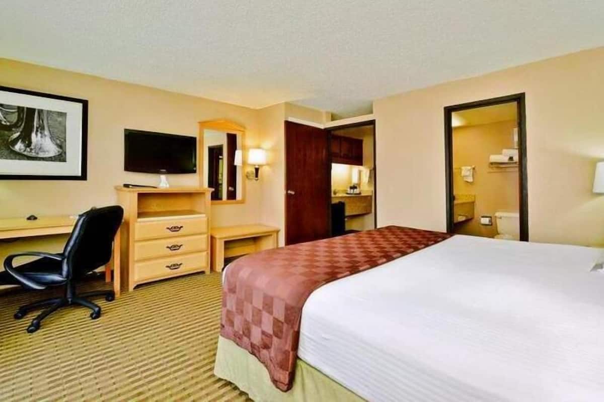 Pillowtop beds, desk, laptop workspace, iron/ironing board