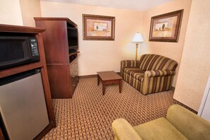 Junior Suite, 1 King Bed with Sofa bed | Lobby