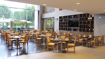 Desayuno buffet (MXN 390 por persona)