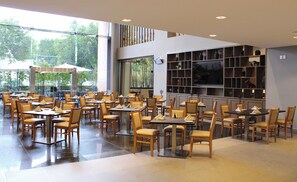 Daily buffet breakfast (MXN 390 per person)