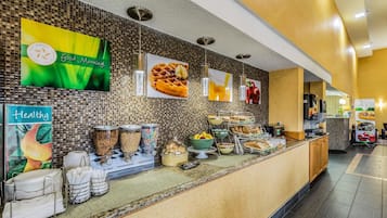 Tägliches inbegriffenes kontinentales Frühstück