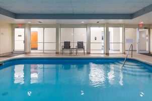 Una piscina cubierta