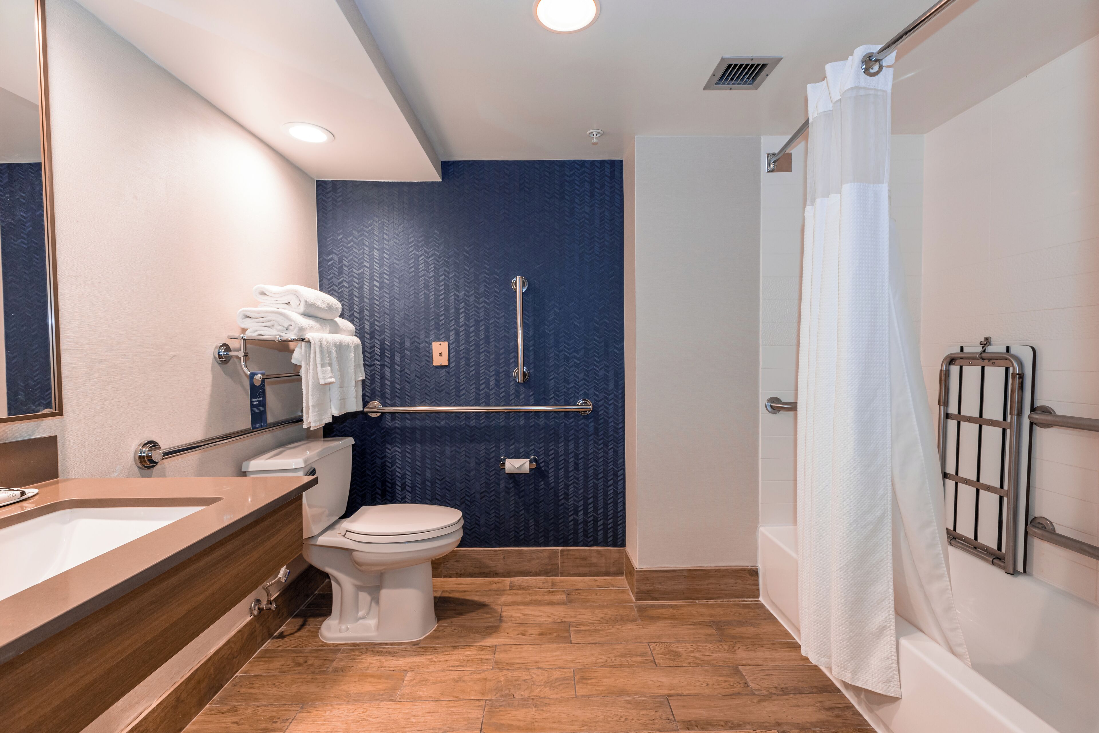 room, non smoking (mobility/hearing access, transf shwr) | premium bedding, down duvets, select comfort beds, desk