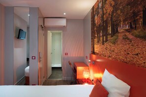 Standard Double Room | In-room safe, desk, blackout curtains, soundproofing