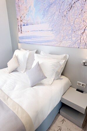 Superior Double Room | In-room safe, desk, blackout curtains, soundproofing - Hotel Les Jardins de Montmartre (Paris)