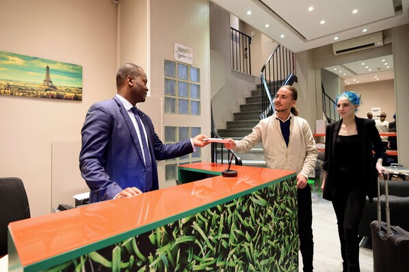 Reception - Hotel Les Jardins de Montmartre (Paris)