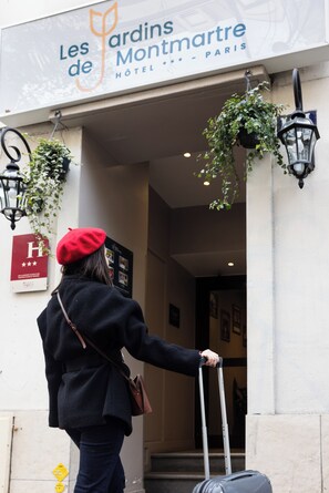 Property entrance - Hotel Les Jardins de Montmartre (Paris)