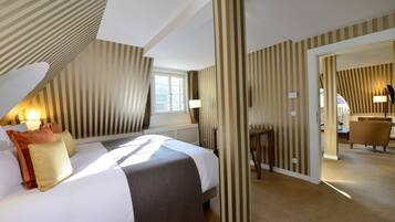 Phòng Suite | Bộ đồ giường cao cấp, chăn bông, nệm có lớp đệm bông, minibar