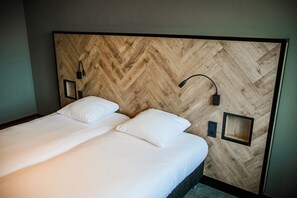 行政客房 | 客房内保险箱、办公桌、免费 WiFi