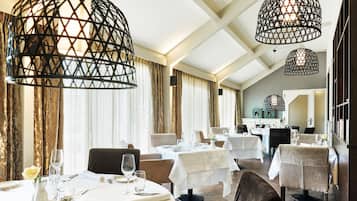 Lunch, dinner served; international cuisine, al fresco dining