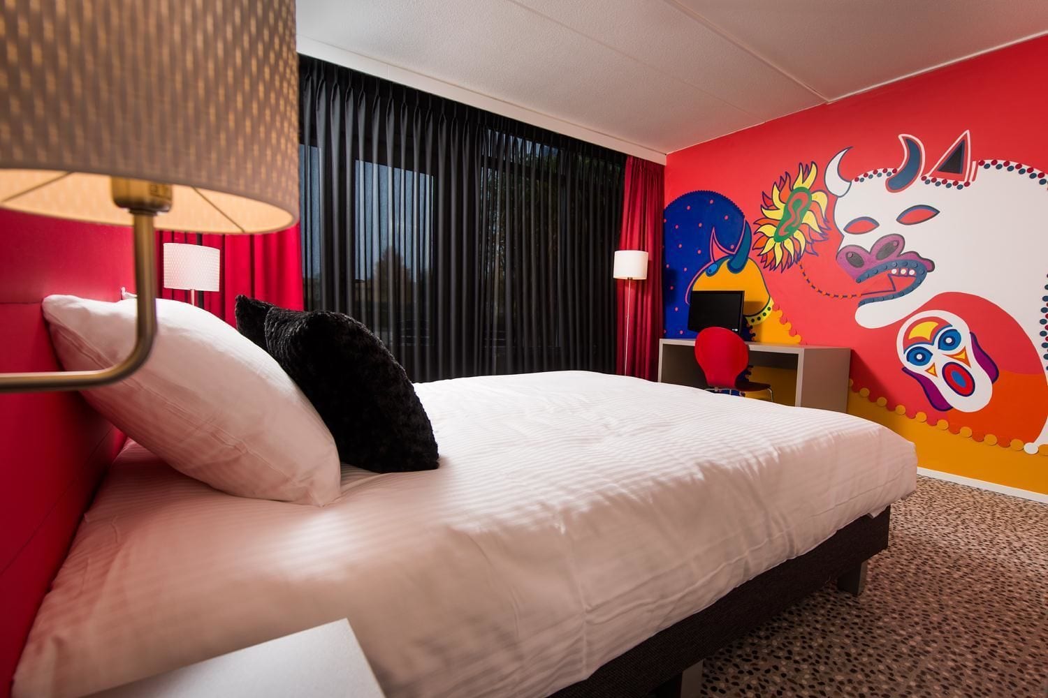 deluxe room | in-room safe, desk, free wifi