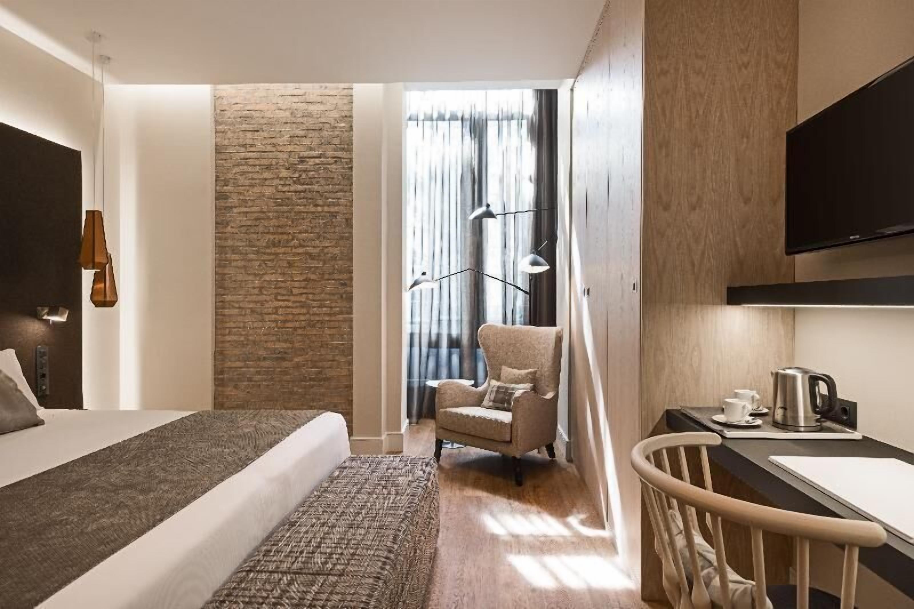 Minibar, in-room safe, desk, soundproofing