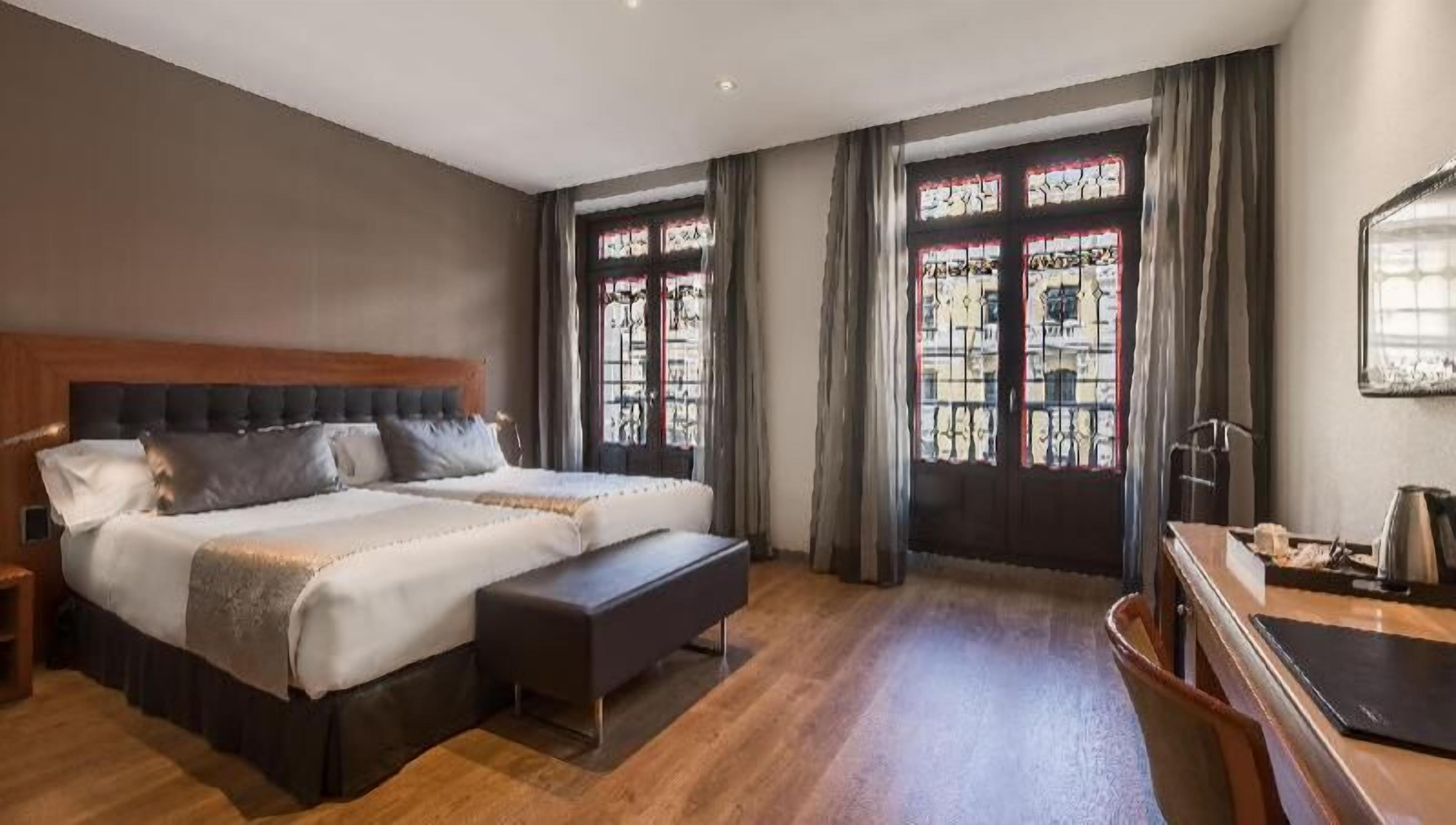 Minibar, in-room safe, desk, soundproofing