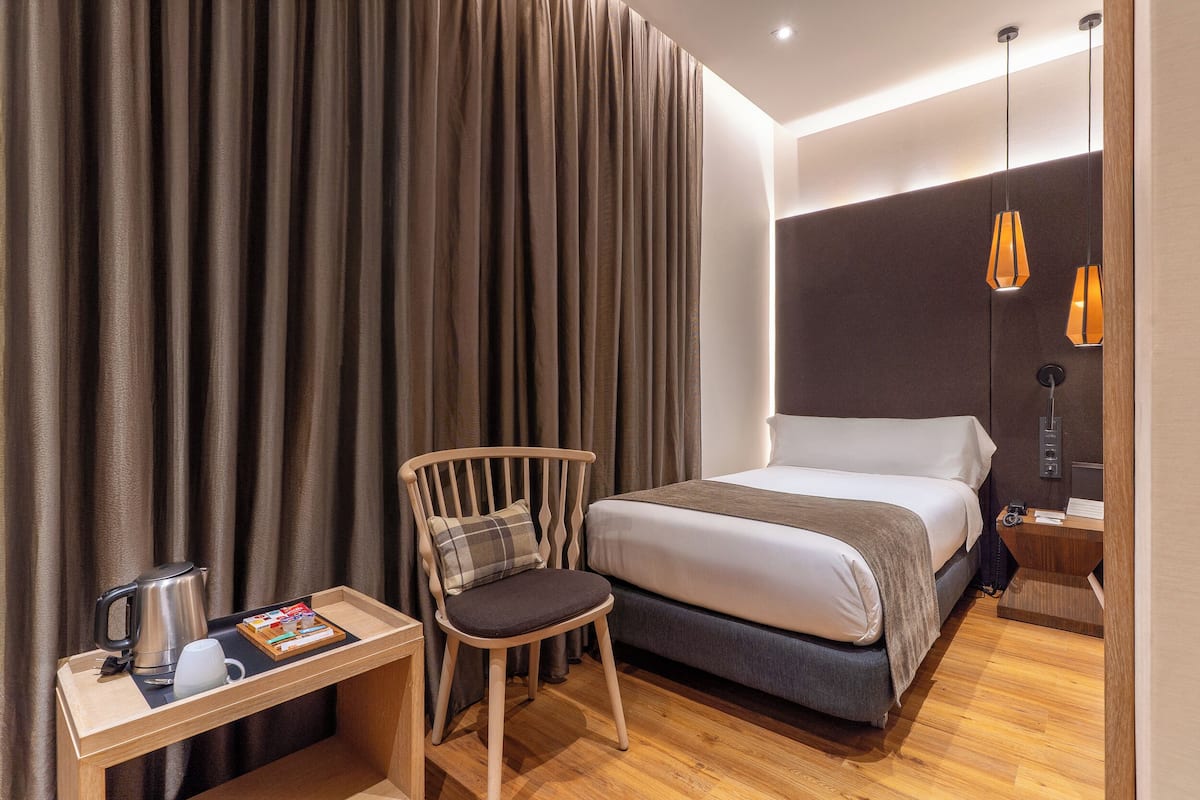 Single Room | Minibar, in-room safe, desk, soundproofing