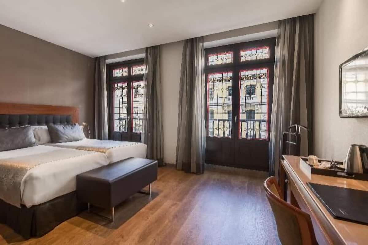 Minibar, in-room safe, desk, soundproofing