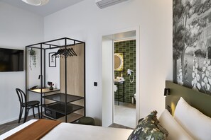 Superior driepersoonskamer (Gardener) | Een kluis op de kamer, individueel gedecoreerd, verduisterende gordijnen