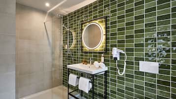Chambre Triple Supérieure (Gardener) | Salle de bain