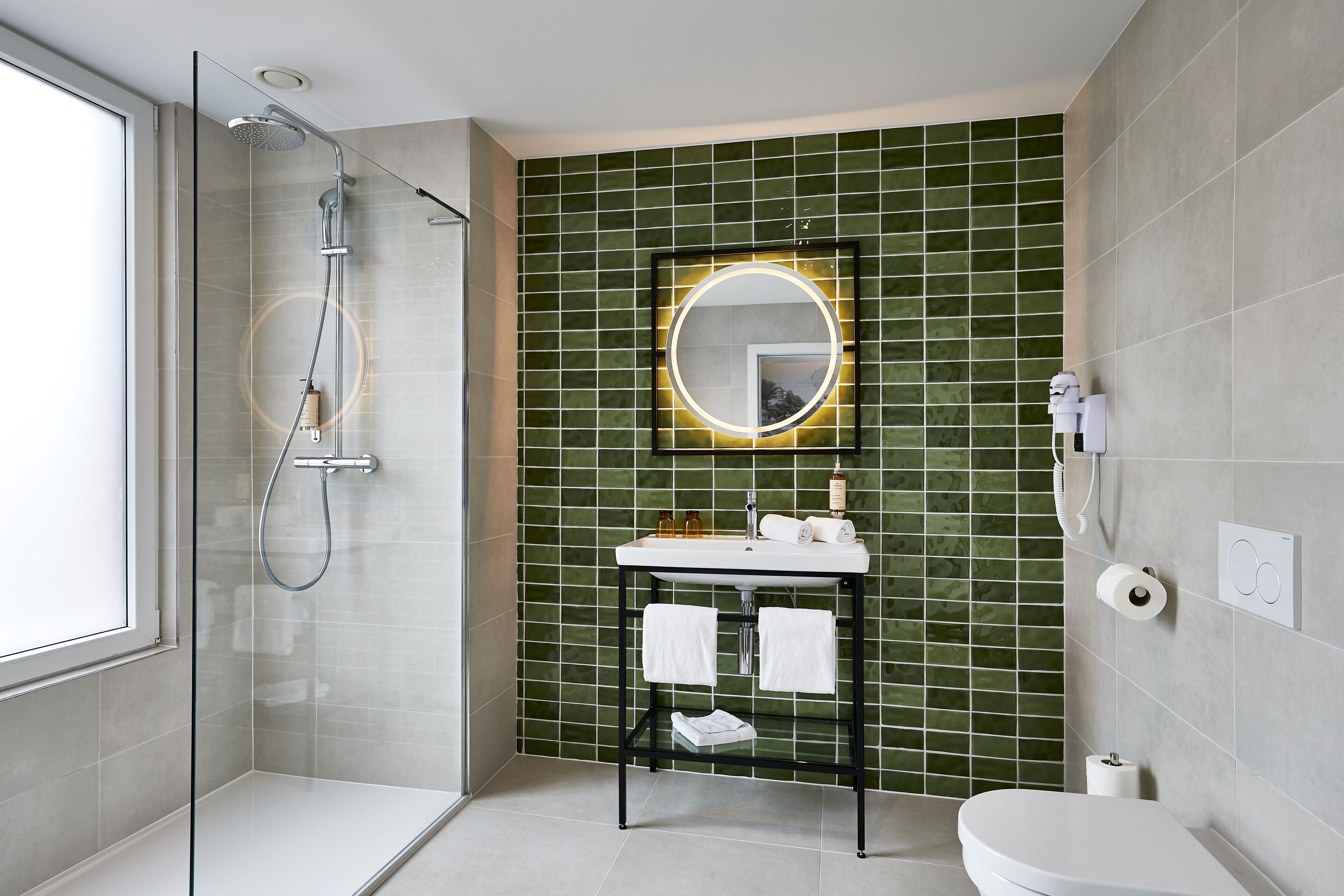 superior quadruple room (botanist) | bathroom | shower, free toiletries, hair dryer, towels