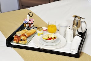 Classic Double or Twin Room | Room service - dining