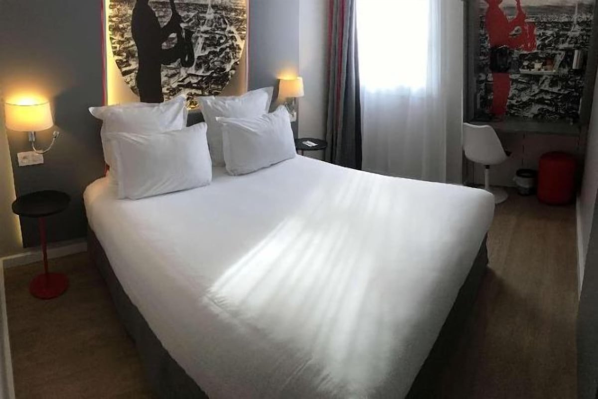 Literie de qualité supérieure, coffres-forts dans les chambres, bureau