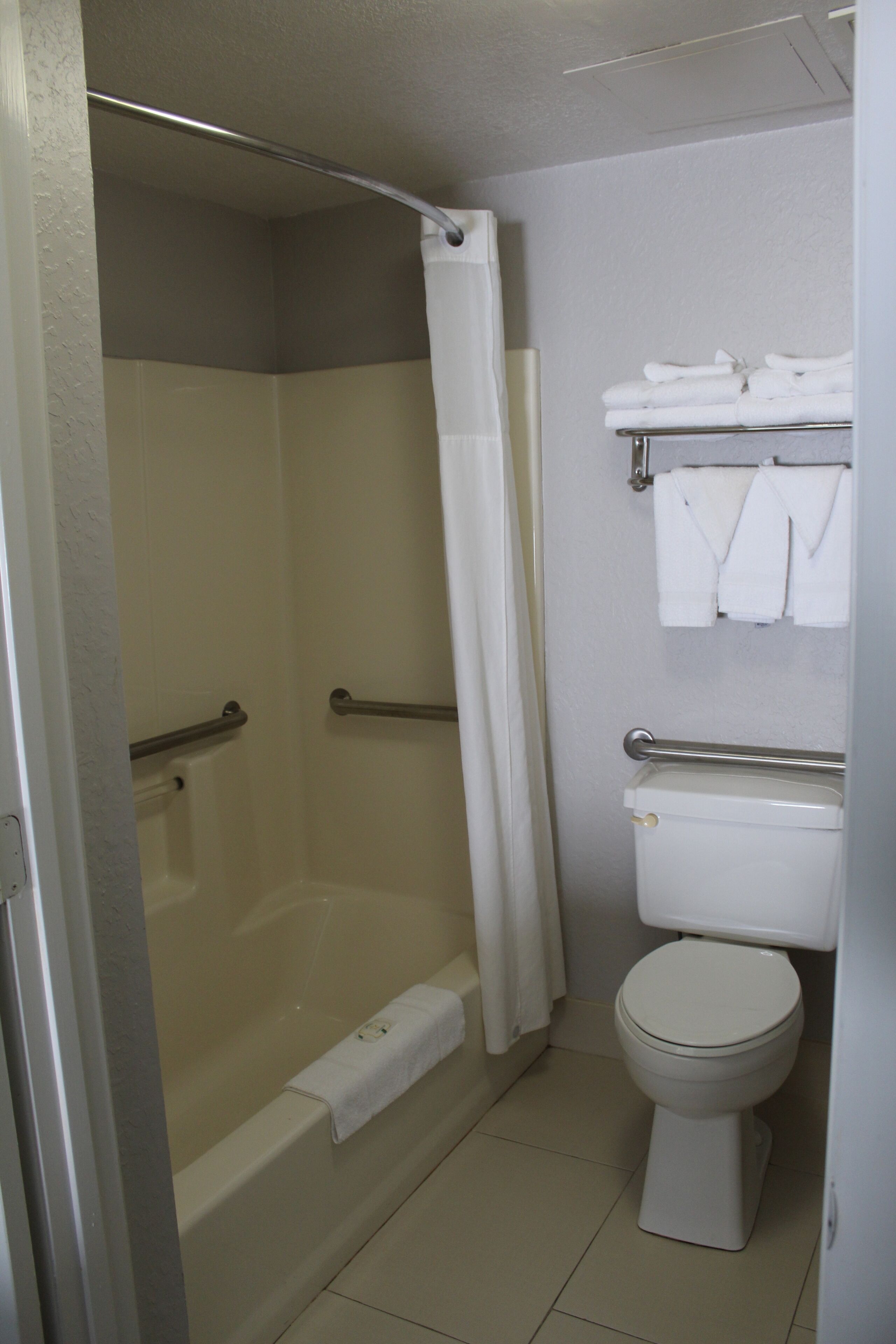 combined shower/bathtub, free toiletries, hair dryer, towels