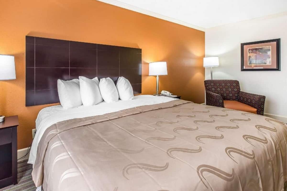 Ropa de cama de alta calidad y escritorio