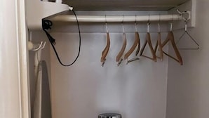 Unclassified image, 2 of 31, button - Town House Motel (San Francisco)