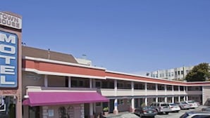 Unclassified image, 4 of 31, button - Town House Motel (San Francisco)