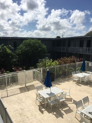 Outdoor pool - Days Inn by Wyndham Stuart (Stuart)