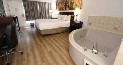 Days Inn by Wyndham Stuart