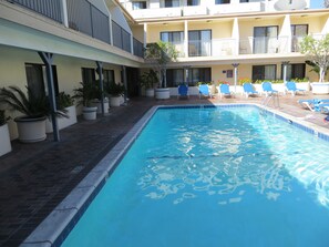 Pool - Days Inn by Wyndham Hollywood Near Universal Studios (Los Angeles)