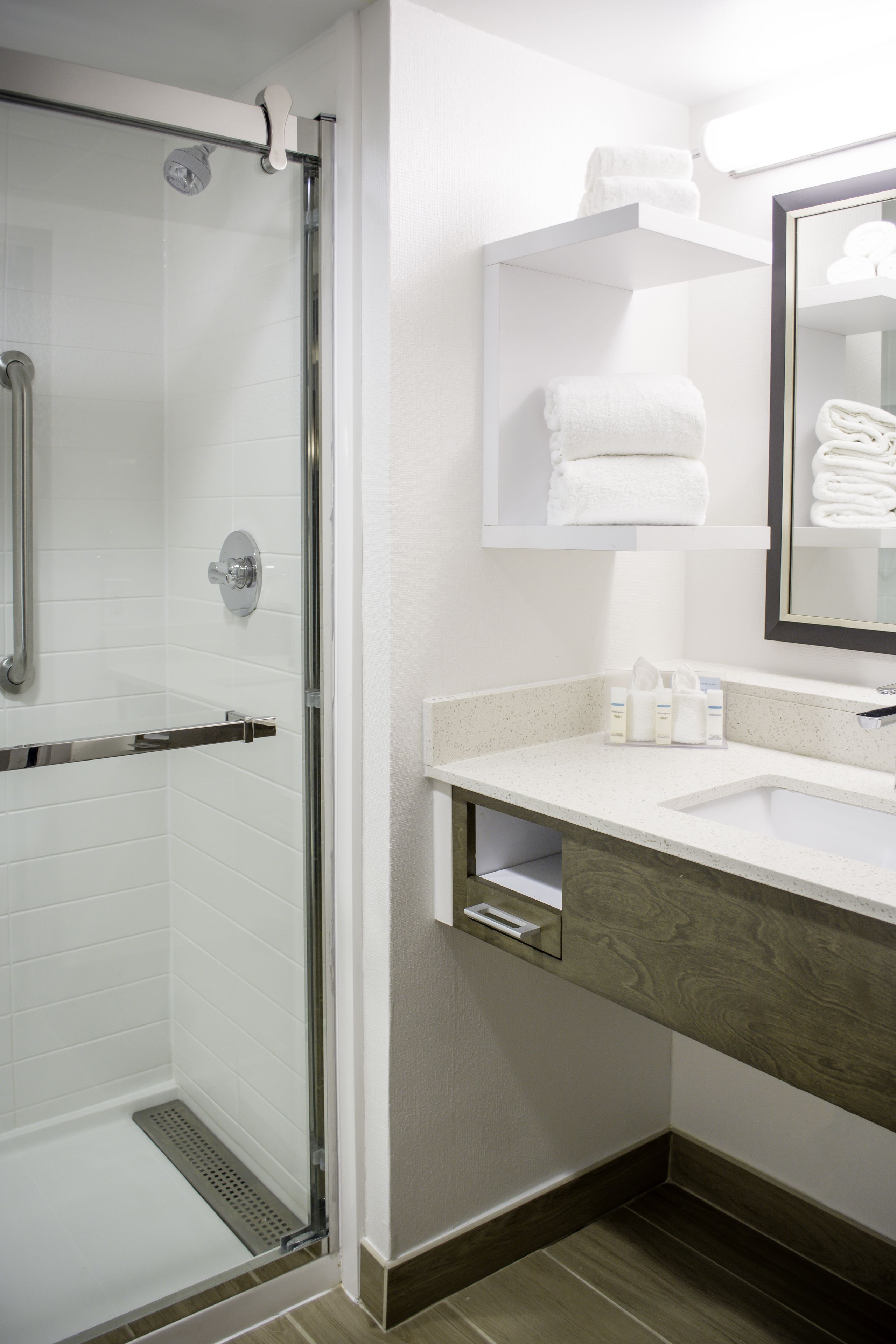 combined shower/bathtub, free toiletries, hair dryer, towels