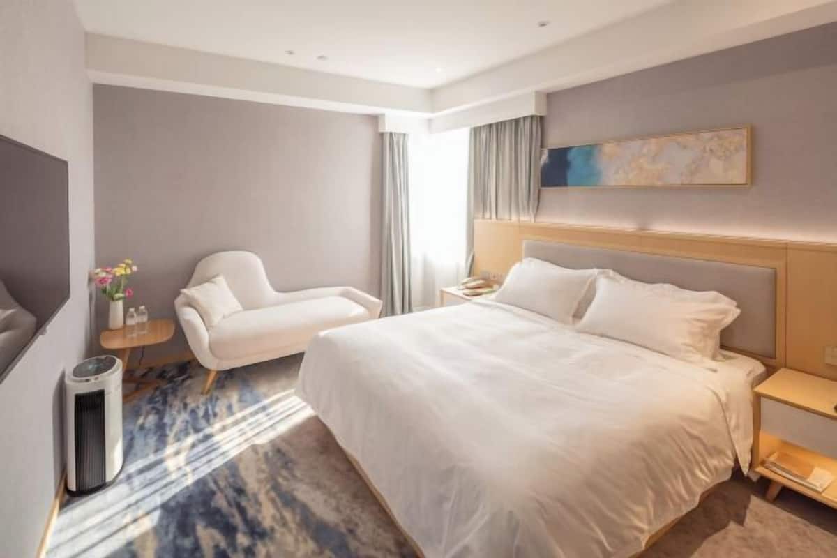 Minibar, in-room safe, desk, blackout curtains