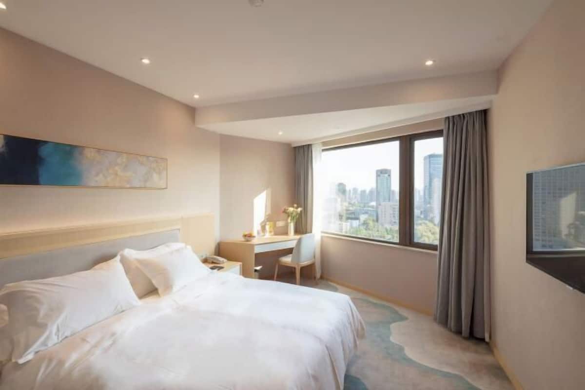 Minibar, in-room safe, desk, blackout curtains